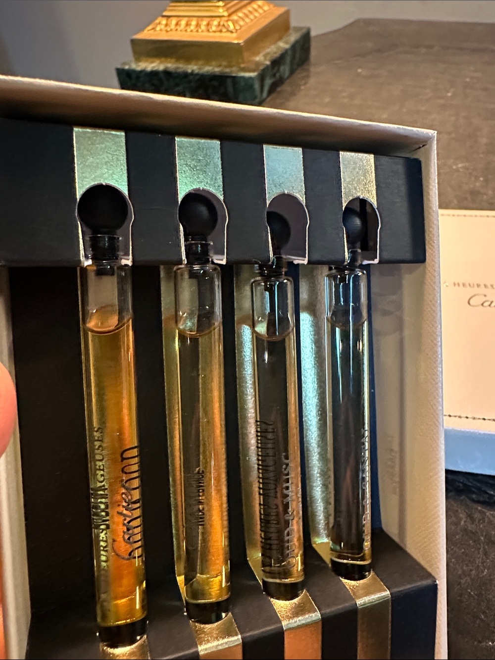 Cartier Les Heures Voyageuses Vial Set in Gold and Cream - Picture 3 of 13